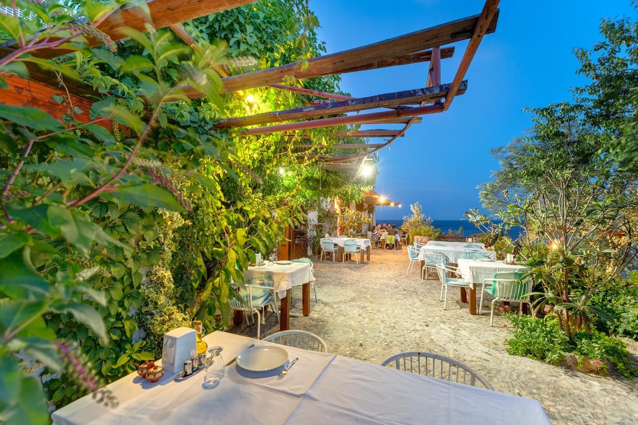 Assos Terrace Hotel Esterno foto